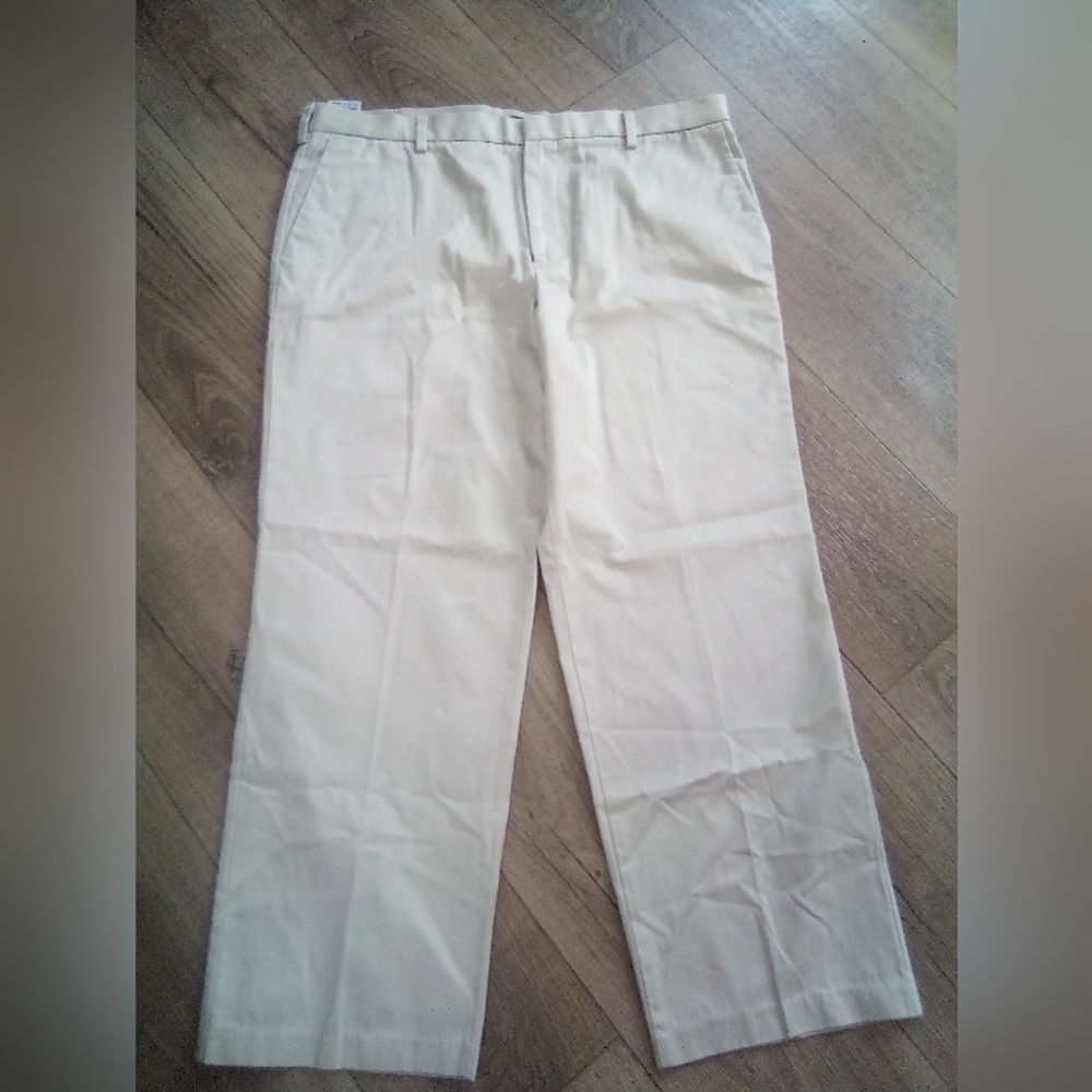 Docker's D3 back to school khaki pants 40x30